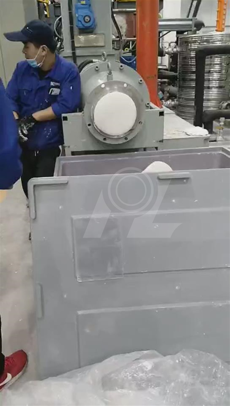 2，上料，捏合精煉